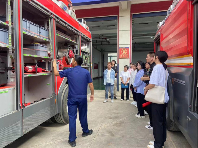 医学护理系团委暑期慰问活动413.jpg 医学护理系团委暑期慰问活动413.jpg
